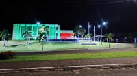 Câmara Municipal de Moreira Sales entra no clima natalino com iluminação especial em 2025