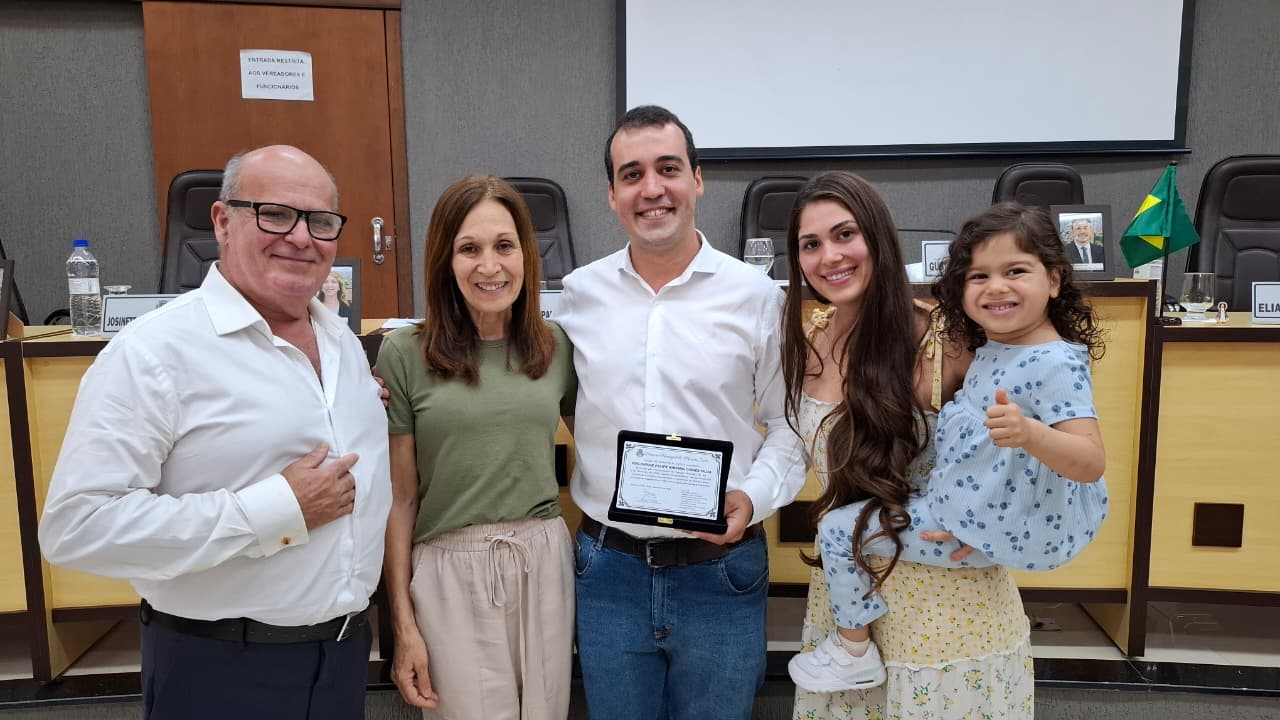 Da advocacia às telas: Guilherme Gomes Silva emociona ao ser homenageado pela Câmara Municipal