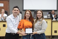 Noite de homenagens marca sessão solene na Câmara